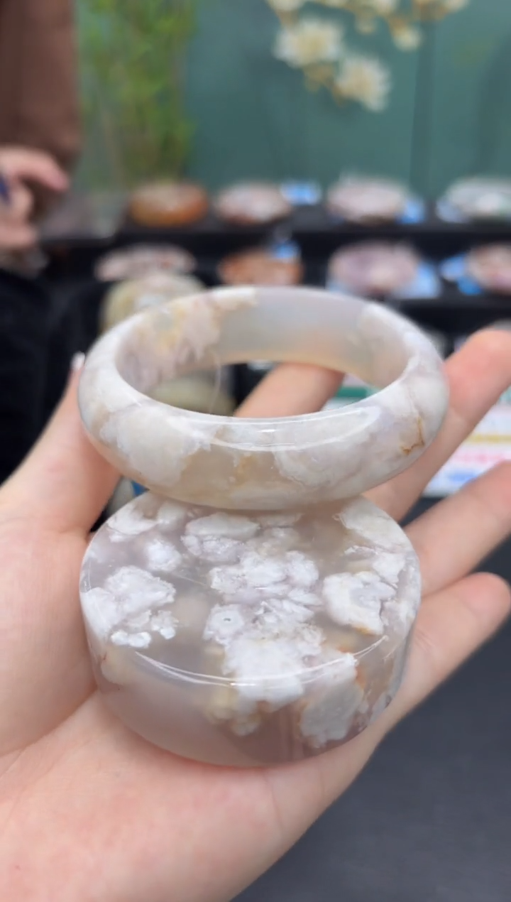 石英质玉未镶嵌手镯A113(59圈赠送镯心)