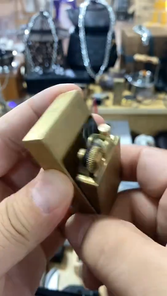 瓷片闪购商品  如图所示