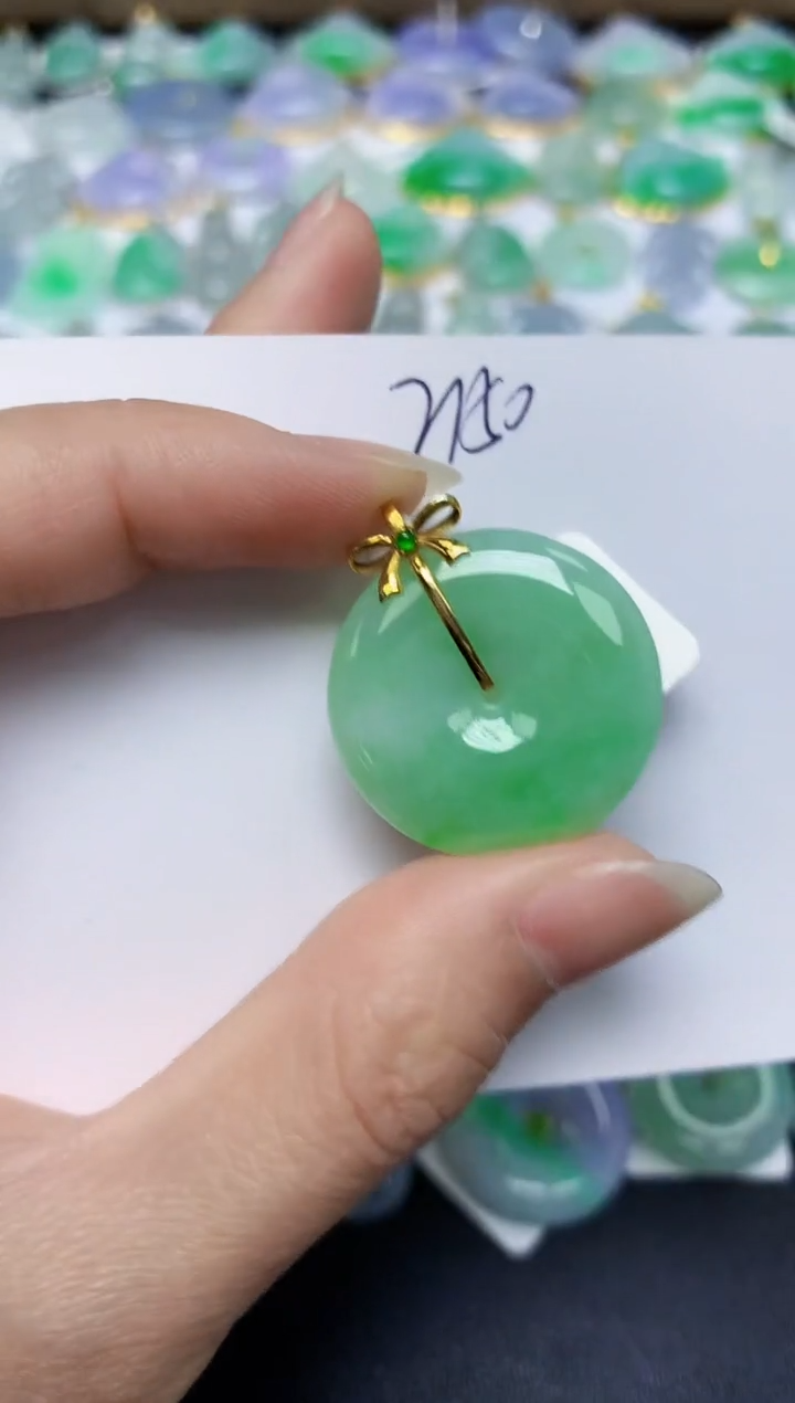 翡翠18K金镶嵌颈饰天然缅甸翡翠A货