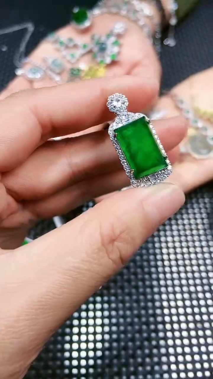 【闪购商品】翡翠吊坠(不含链)未镶嵌11111111