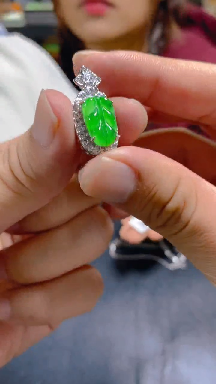 【闪购商品】翡翠吊坠(赠链)未镶嵌0800078037多样性发一