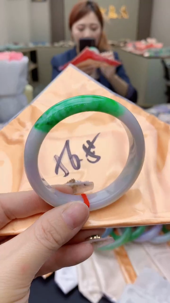 【闪购商品】翡翠手镯未镶嵌0028823994