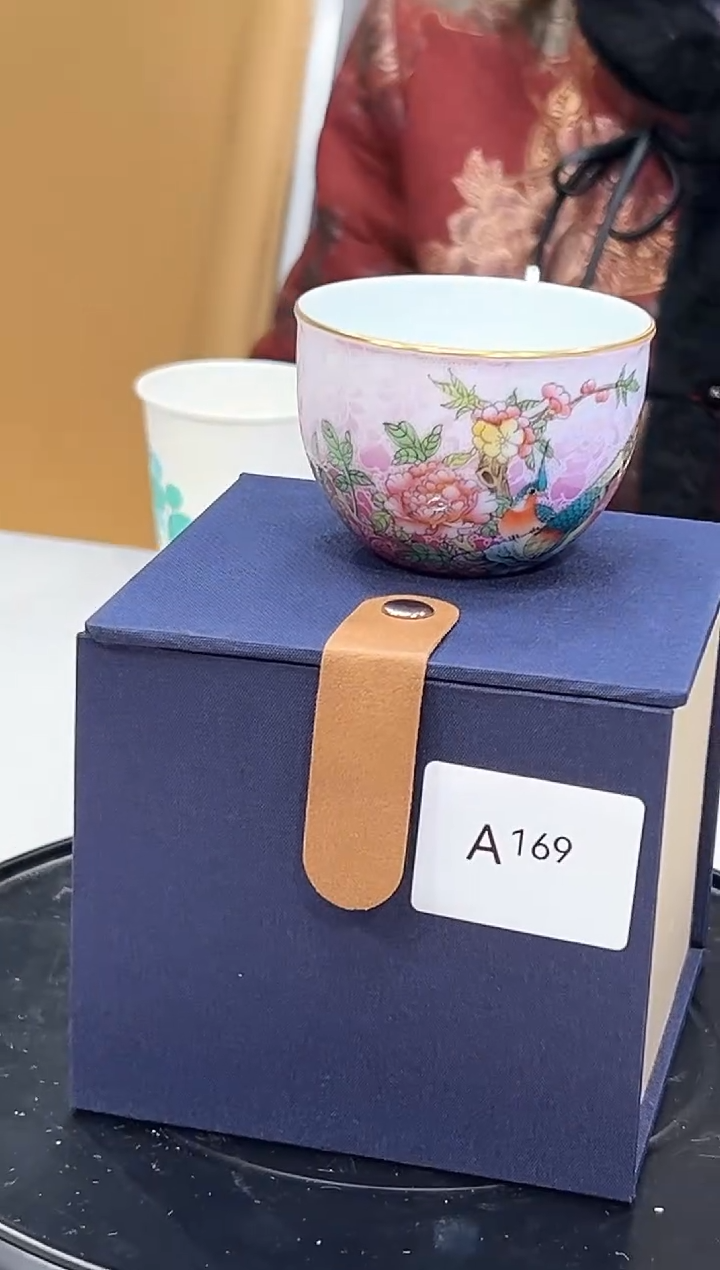 【闪购商品】杯子渐变底扒花花鸟主人杯A169