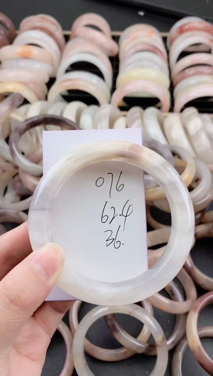 未镶嵌手镯石英质玉076