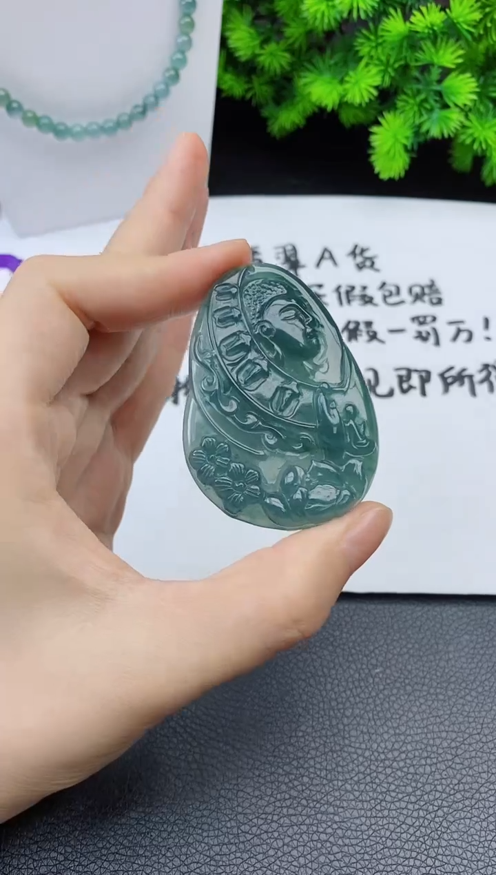 翡翠未镶嵌颈饰 