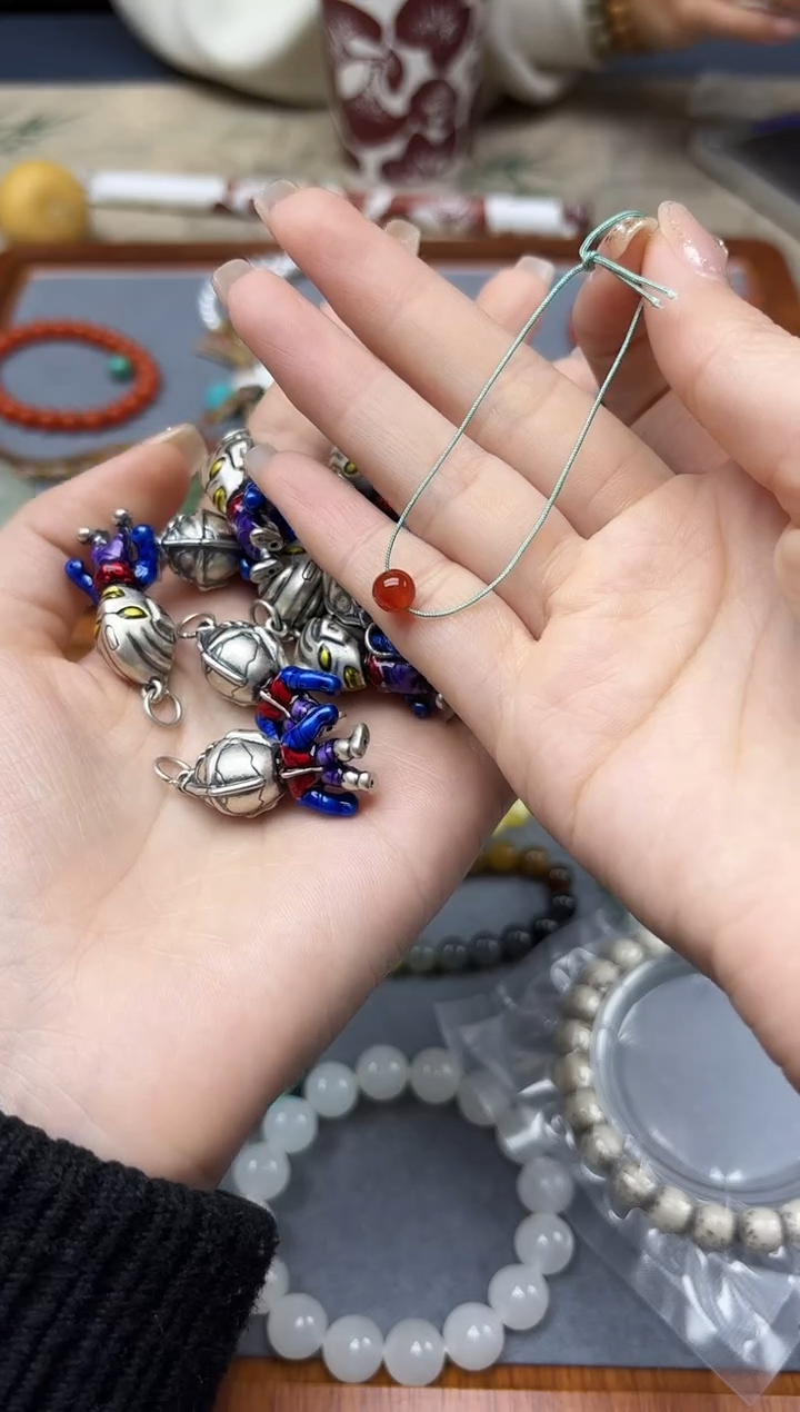 未镶嵌车挂玛瑙/玉髓玛瑙凹凸曼配饰LP赠皮绳多样性发其一