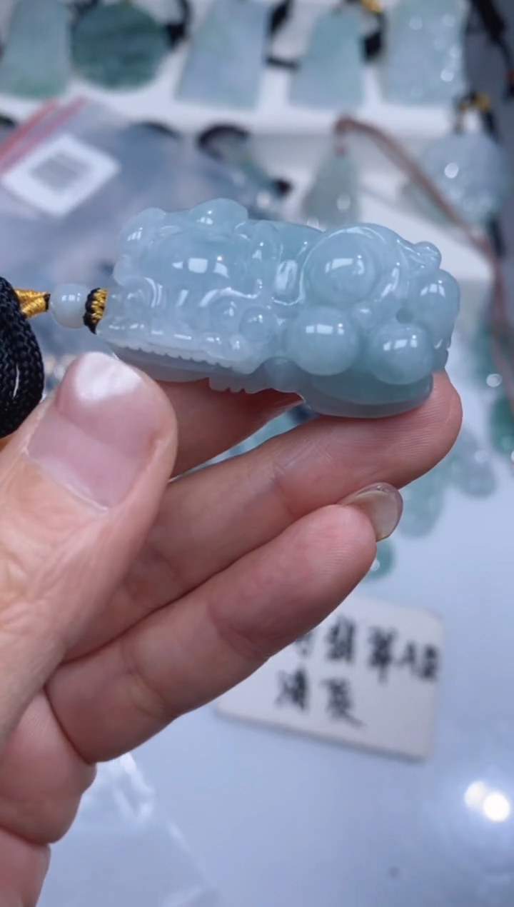 颈饰未镶嵌翡翠吊坠