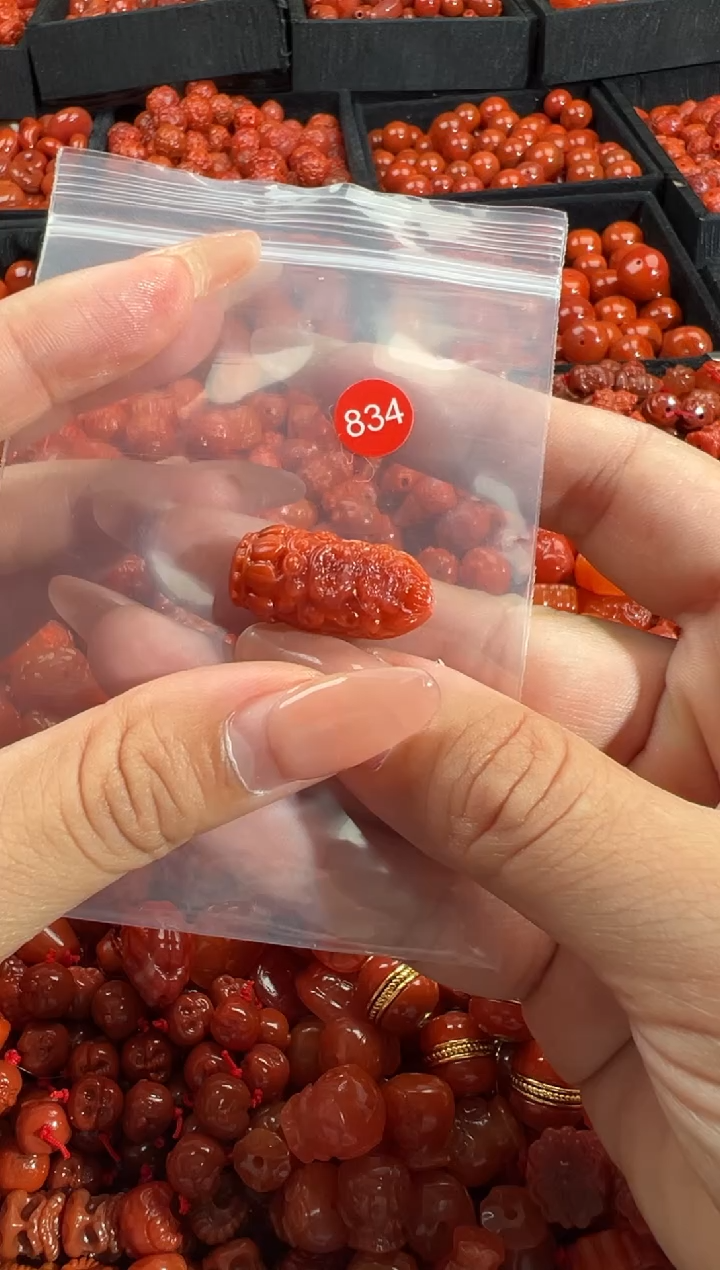 南红玛瑙未镶嵌颈饰1