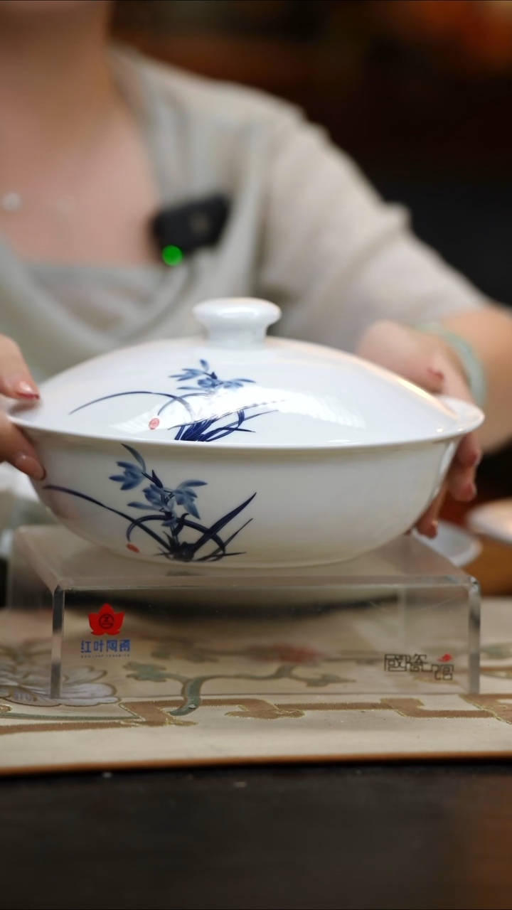 1个正价兰香四溢9寸有盖品呙（套）