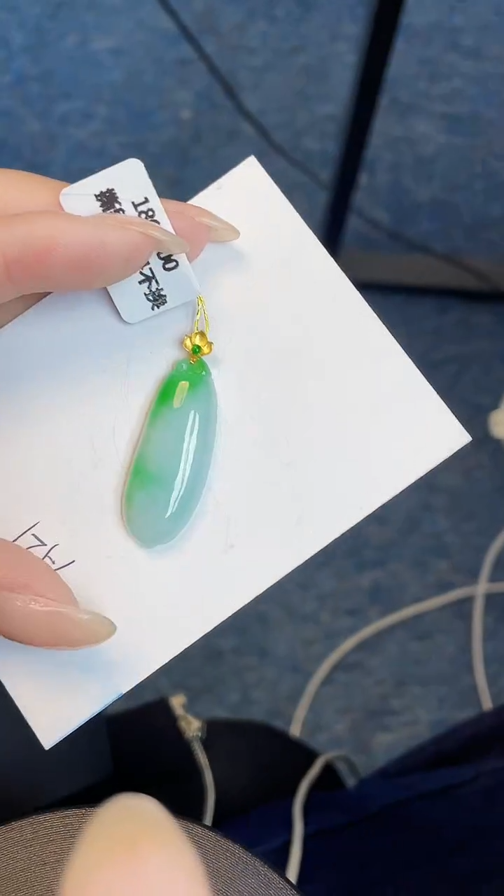 【闪购商品】翡翠颈饰18K金镶嵌00000000