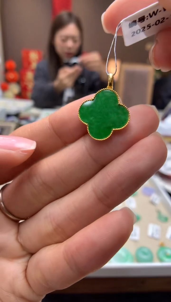 【闪购商品】翡翠颈饰18K金镶嵌四叶草