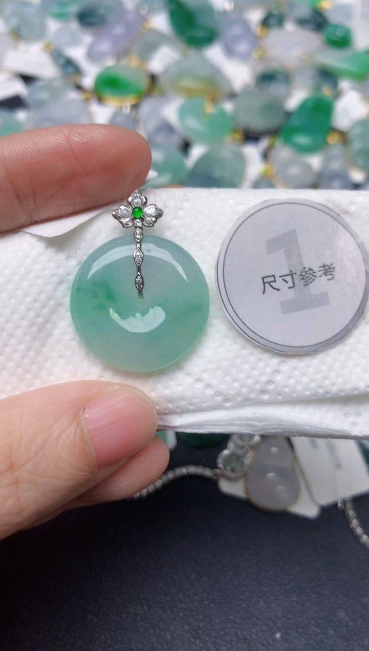 颈饰18K金镶嵌翡翠天然缅甸A货翡翠