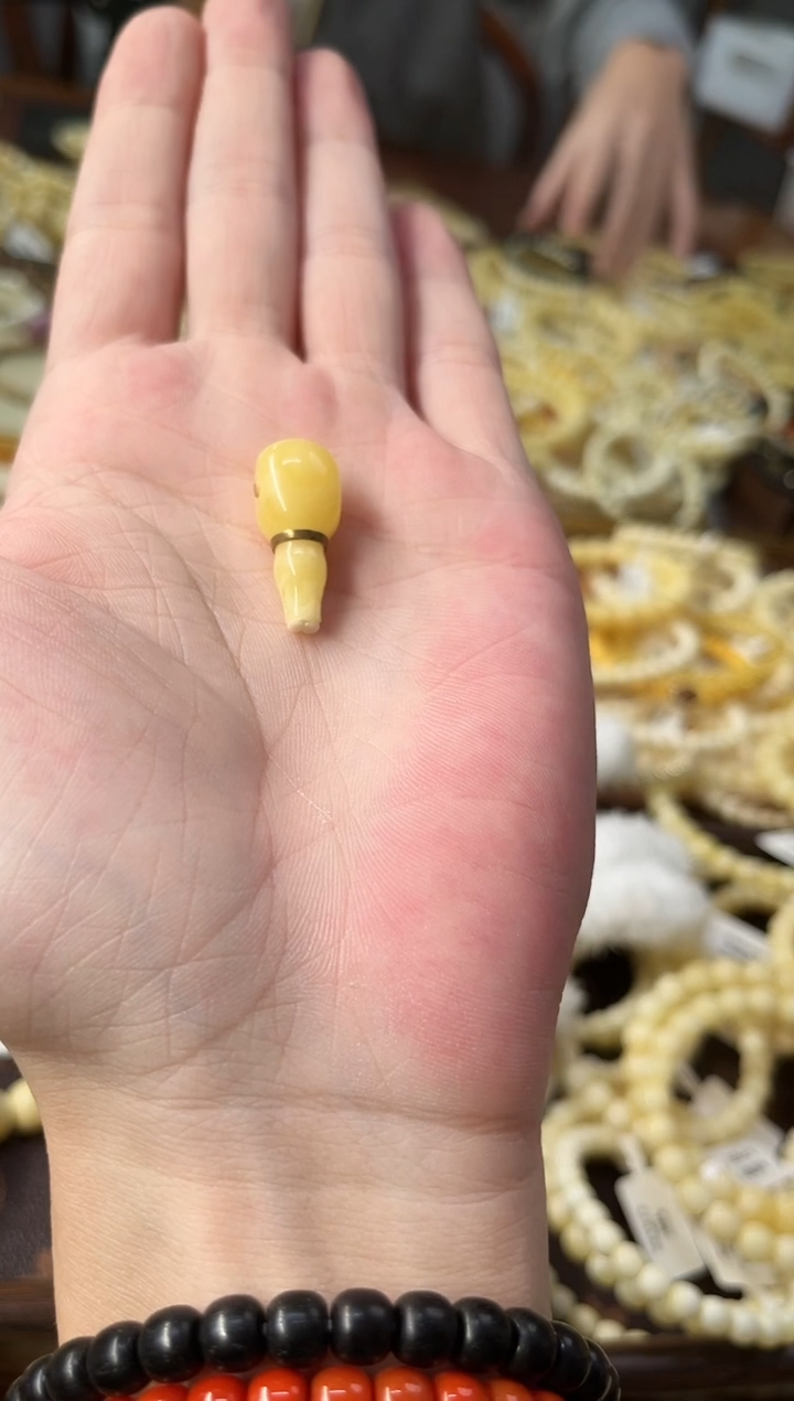 裸石琥珀未镶嵌三通