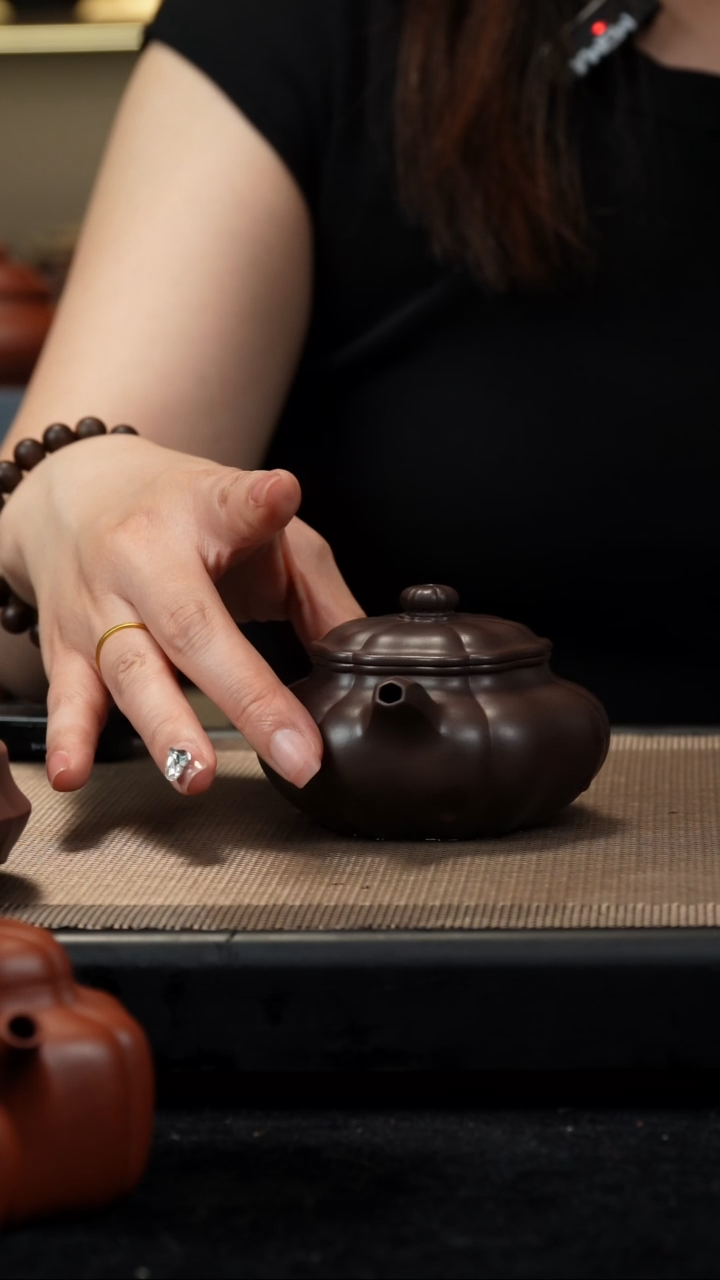茶壶紫砂老紫泥筋纹葵仿古160cc