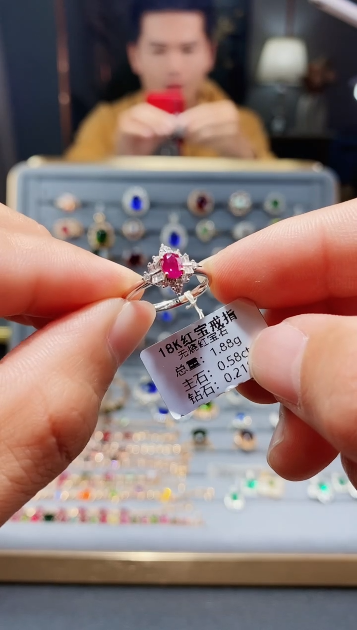 【闪购商品】红宝石戒指18K金镶嵌0.58.
