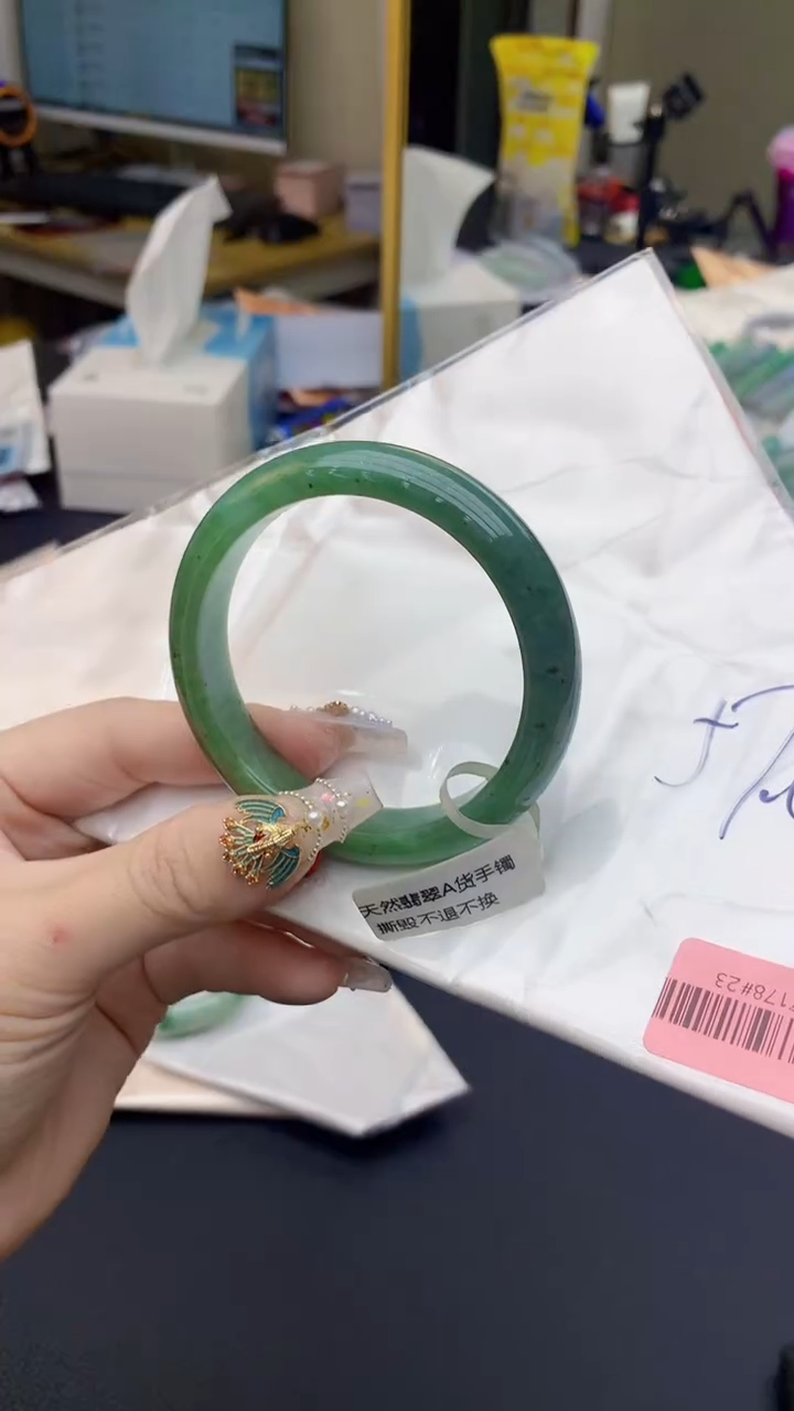 【闪购商品】翡翠手镯未镶嵌1035171393