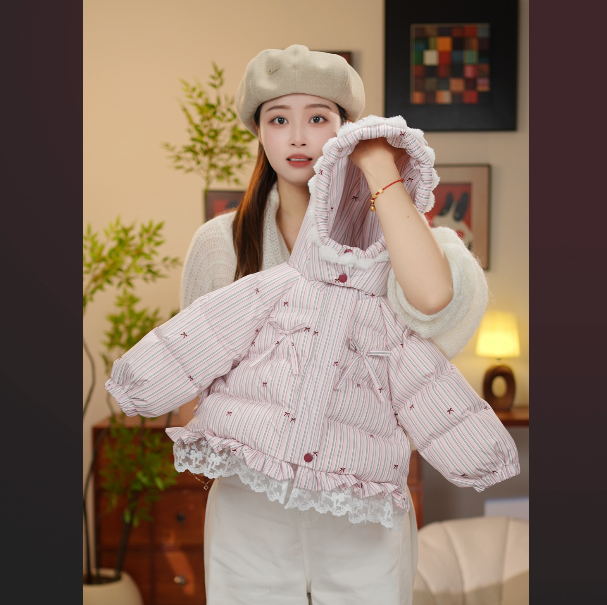 【YN童品】女童羽绒服冬季新款美式条纹蝴蝶结蕾丝保暖甜美连帽时尚