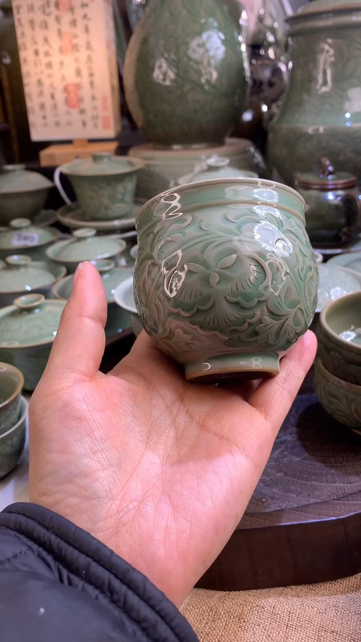 乌***@耀州窑青瓷手工刻花缠枝牡丹主人杯200CC一只