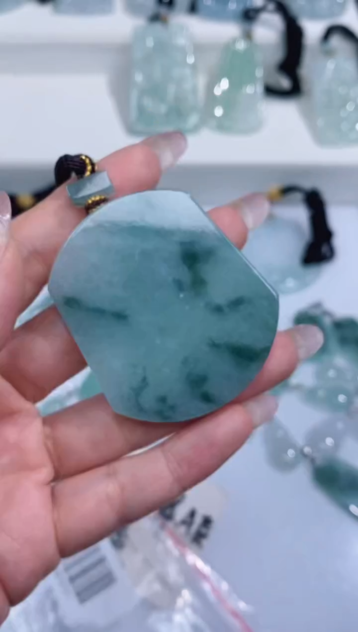 颈饰未镶嵌翡翠吊坠