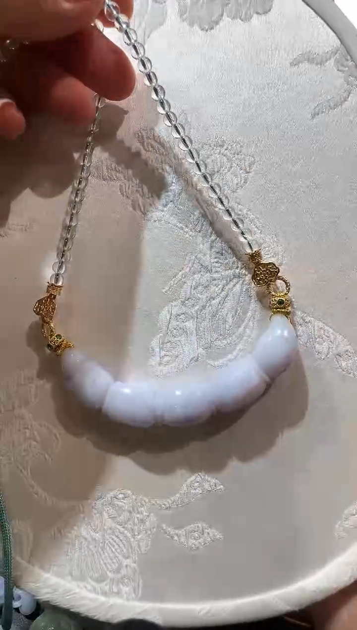 翡翠未镶嵌颈饰国风