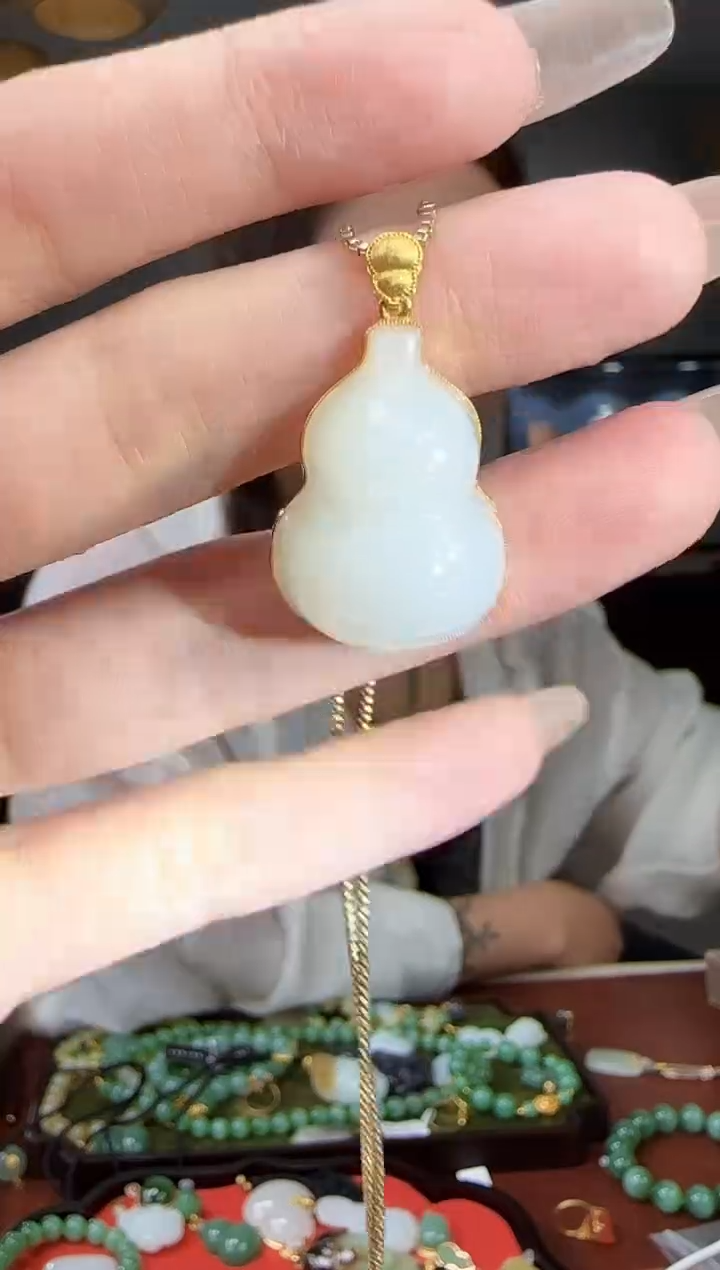 和田玉18K金镶嵌吊坠(不含链)1