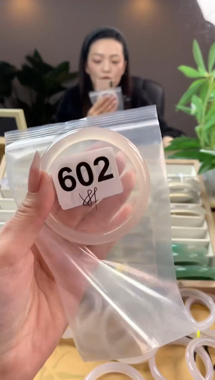 【闪购商品】玛瑙/玉髓手镯未镶嵌602