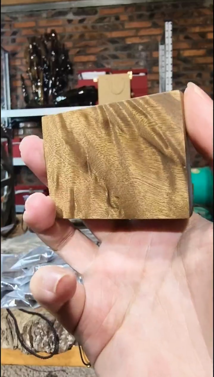 金丝楠无事牌手把件