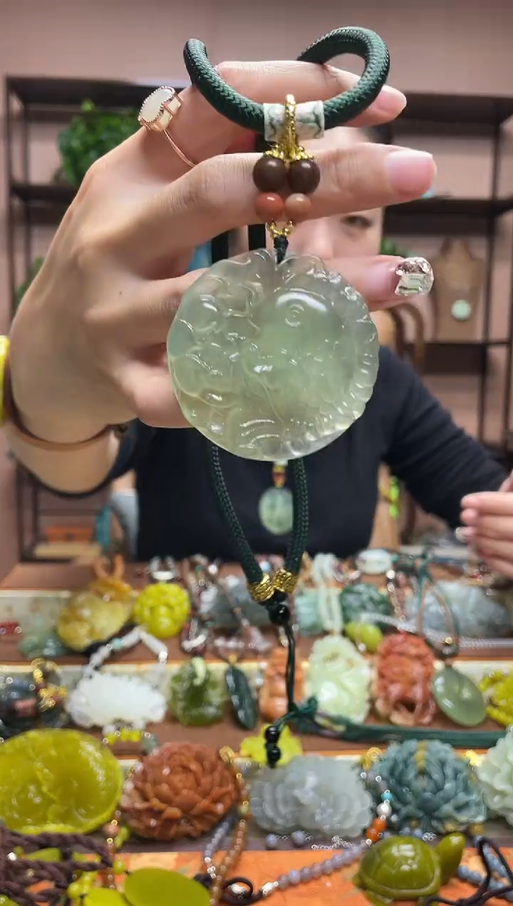 未镶嵌岫玉吊坠多样性发货发其中之一