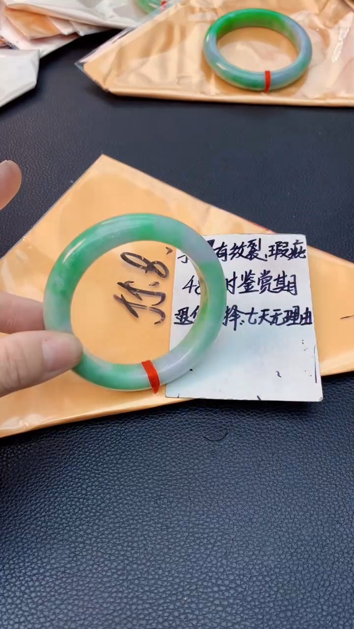 翡翠未镶嵌手镯0330894701
