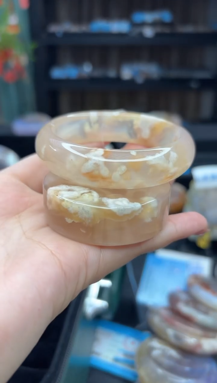 【闪购商品】石英质玉手镯未镶嵌1098（56圈赠送镯心）