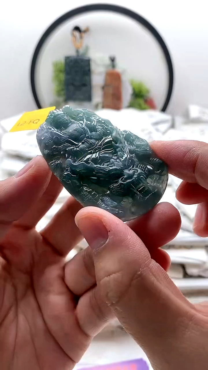 颈饰未镶嵌翡翠虚空藏
