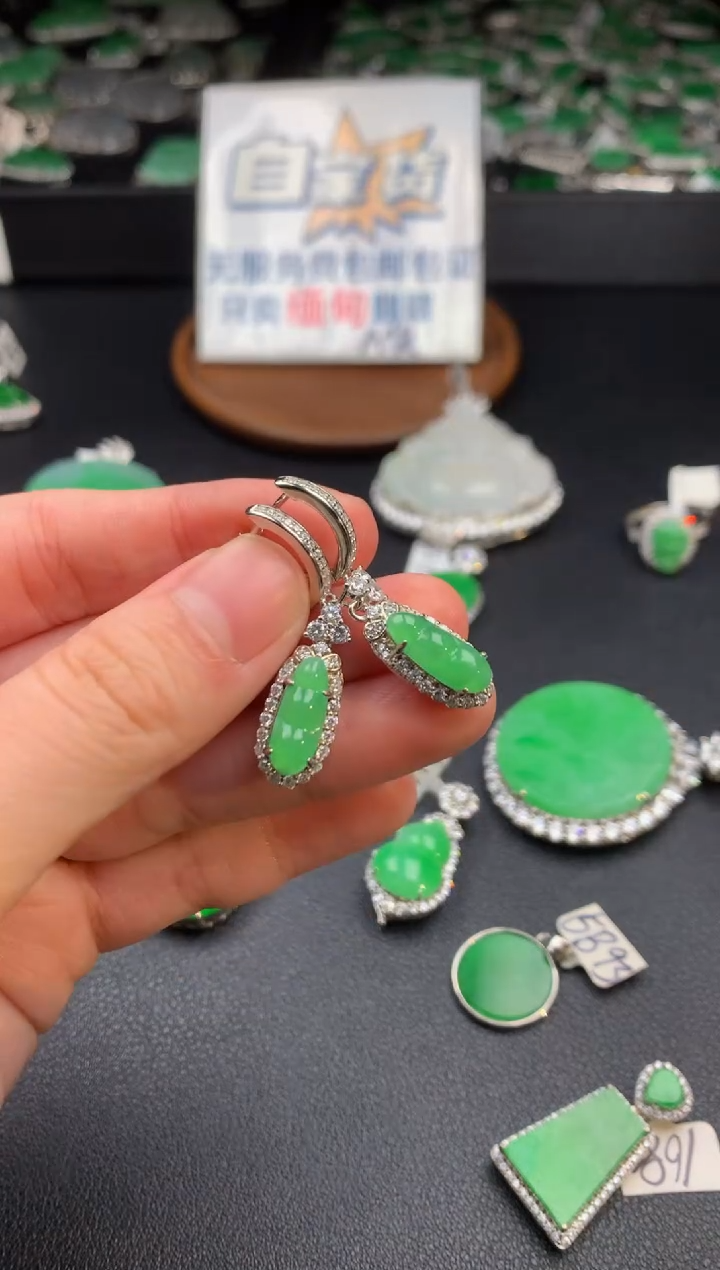 【闪购商品】翡翠耳饰银S925镶嵌翡翠