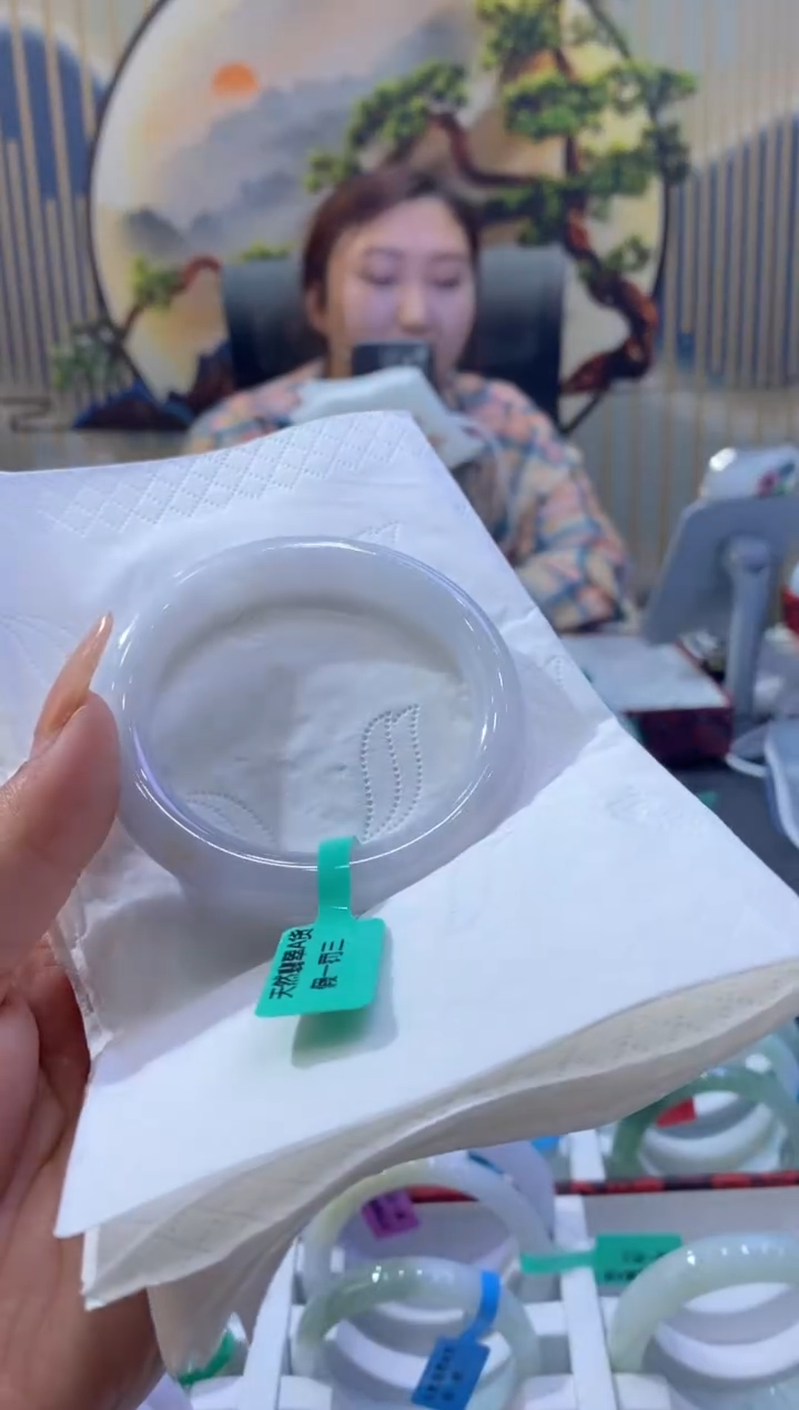 翡翠手镯未镶嵌多人01152