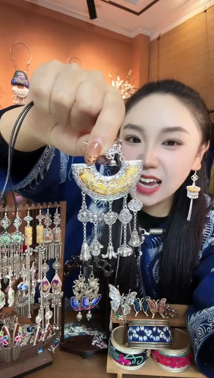 刺绣纯手工民族风吊坠