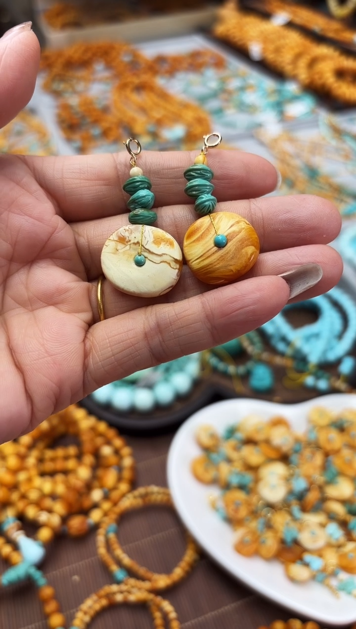 【闪购商品】琥珀裸石未镶嵌花蜡饼子挂饰多样性发其中一件