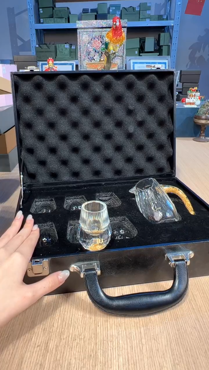 【闪购商品】杯154玺宴金箔酒具套（皮箱）