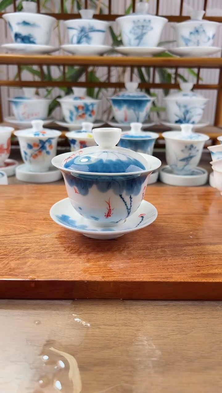 微瑕线条莲150ml三才盖碗