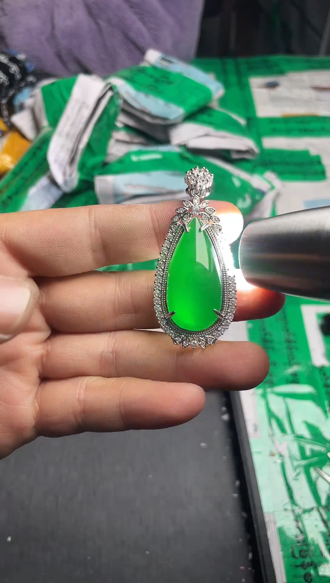 强子收货--所见即所得--多样性发货--绿色小水滴吊坠