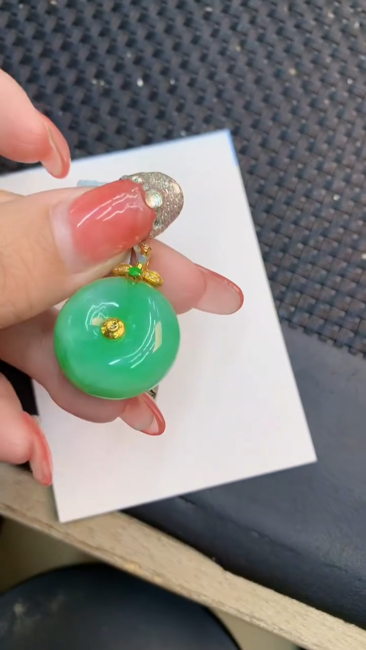 颈饰18K金镶嵌翡翠1