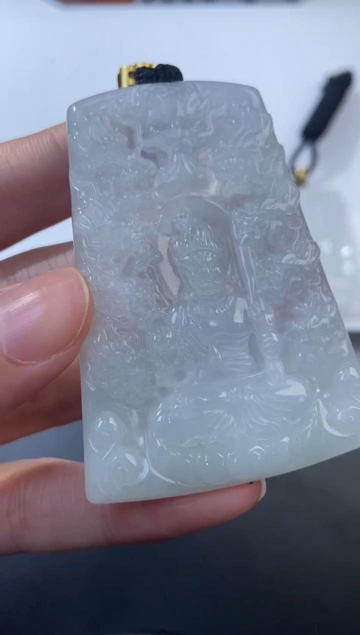 未镶嵌挂件翡翠372607     多人 