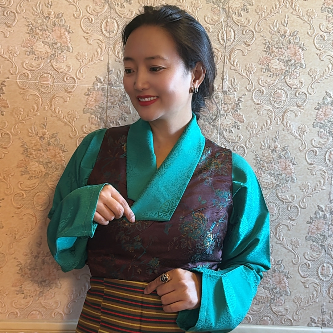 史镜传统复古缎面四季款藏服