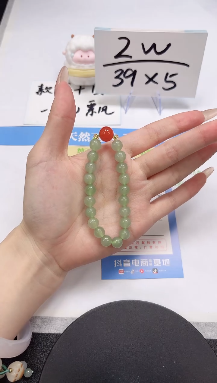 【闪购商品】石英质玉手镯未镶嵌绿色手链红