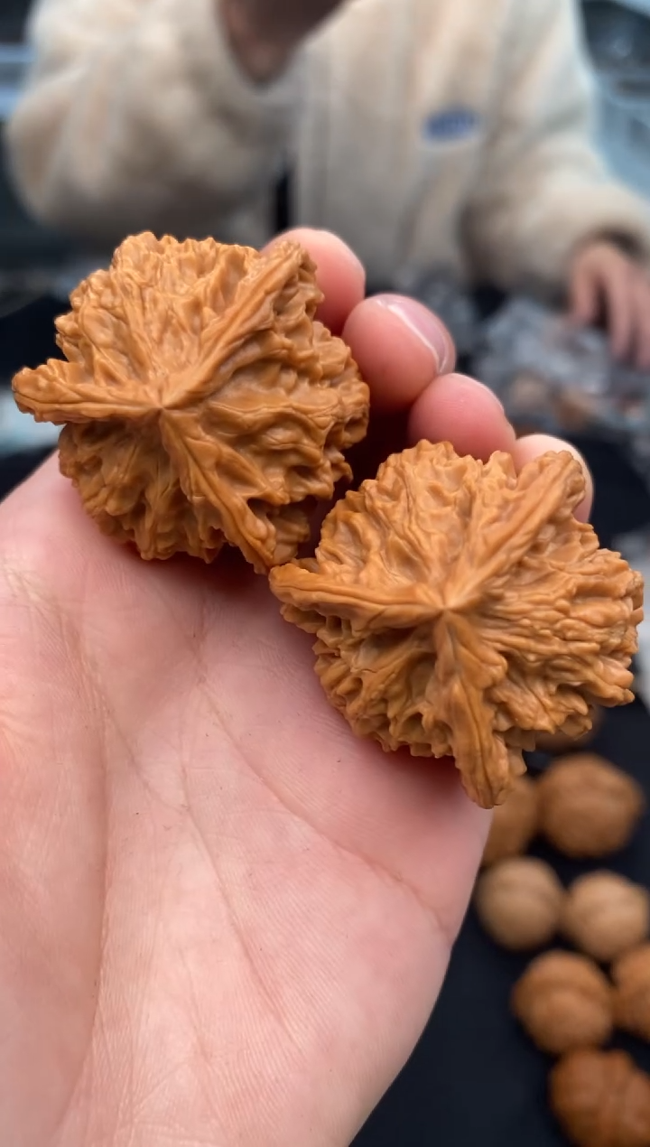 【闪购商品】文玩核桃把件盘山奔38-u387