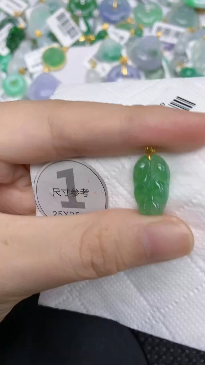 颈饰18K金镶嵌翡翠11111111111