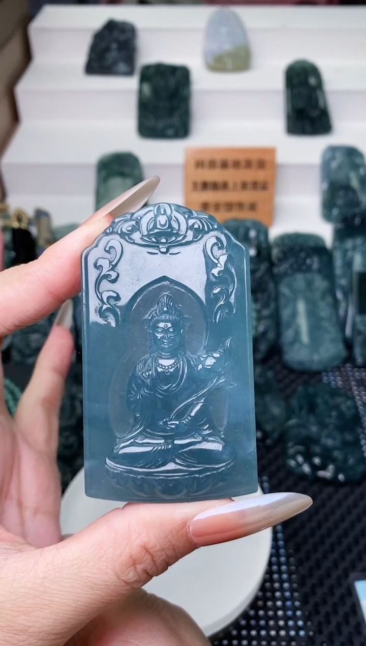 颈饰未镶嵌翡翠 