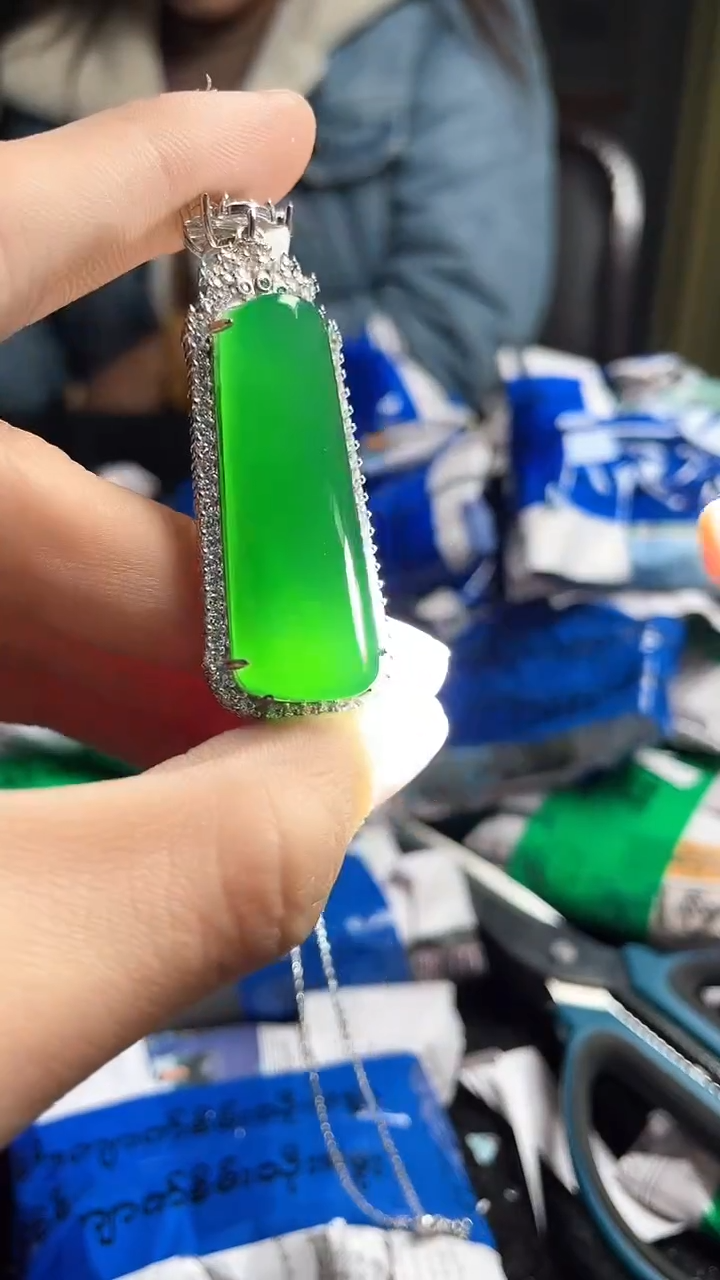 猛子收货无事吊坠