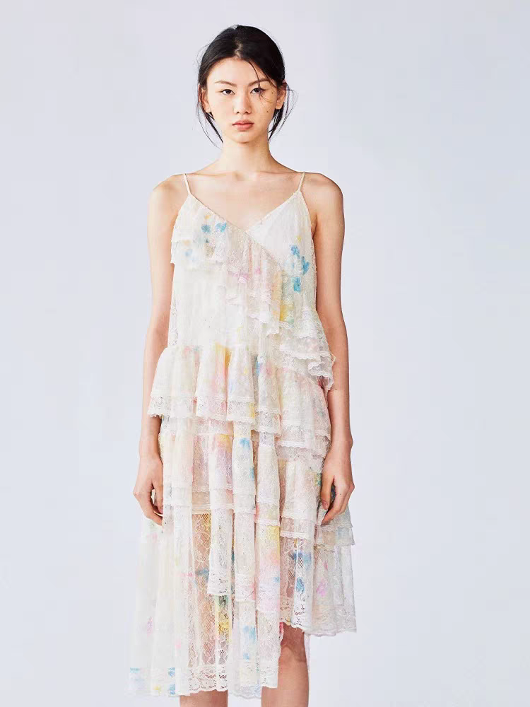 丫2025夏季新款「白日梦」梦幻涂鸦蕾丝蛋糕吊带连衣裙