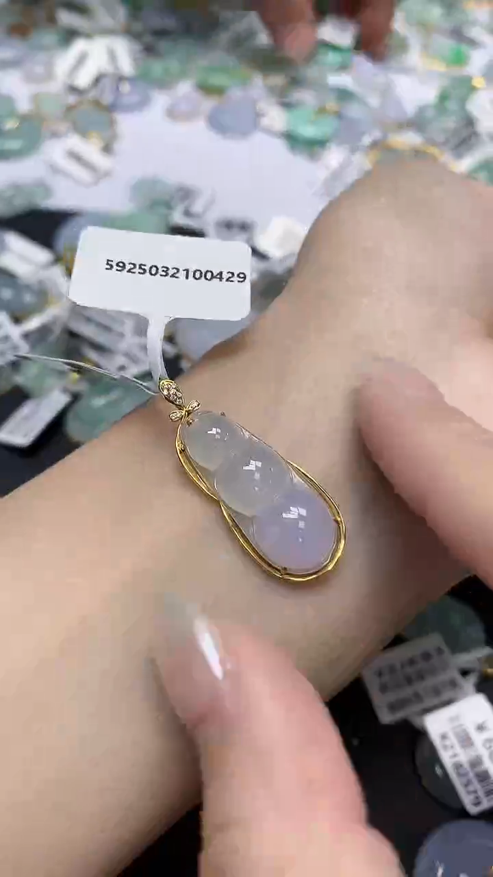 翡翠18K金镶嵌颈饰天然缅甸翡翠A货