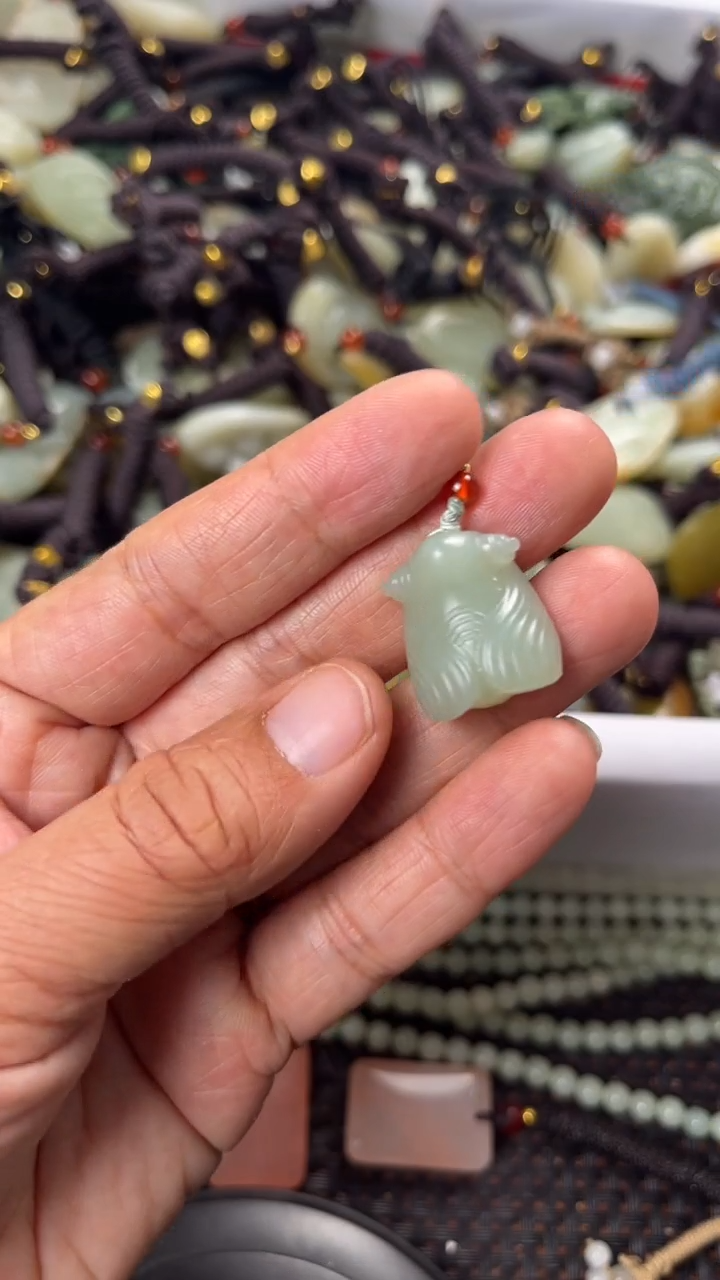 【闪购商品】和田玉颈饰未镶嵌多样性发货没有证书拍一发一有瑕