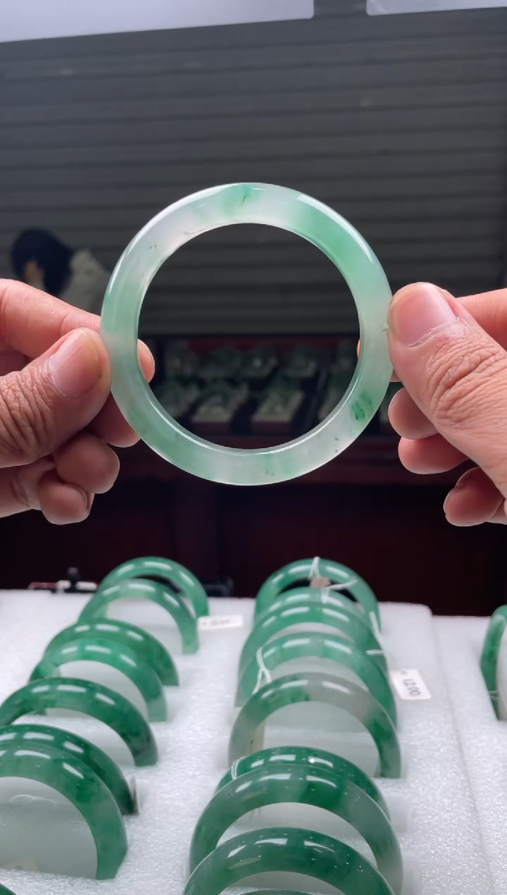 【闪购商品】石英质玉手镯未镶嵌手镯